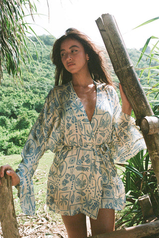 Paradiso Short Satin Kimono - Blue